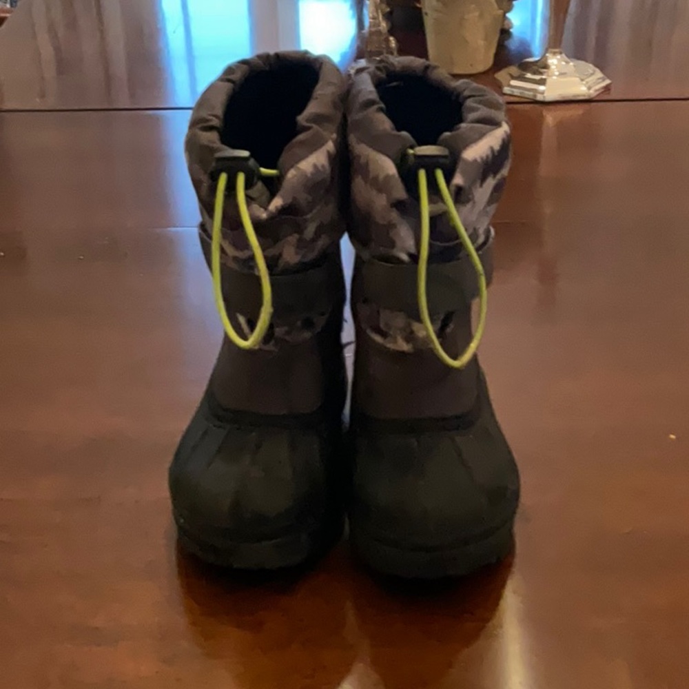 Boys Columbia Snow boots 13